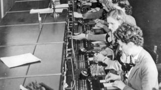Women on the phone exchange in 1947
