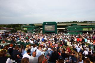 Fans on Henman Hill