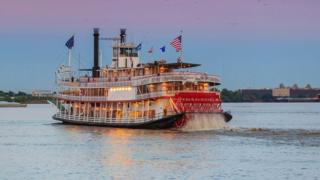 A-steamer-on-the-Mississippi.