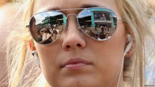 Fan watches Wimbledon on Murray Mount