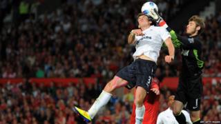 Manchester United 3-0 Tottenham - Gareth Bale and David de Gea fight for the ball