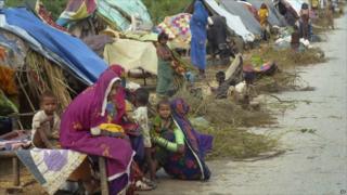 Villagers in Sindh take refuge on roadside