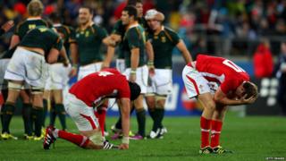 Welsh players with heads in hands