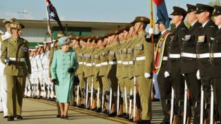Queen meeting armed forces in Australia