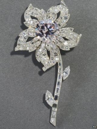 Flower-shaped brooch