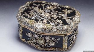 Small box decorated with diamonds
