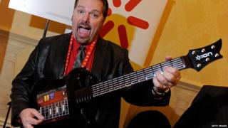 Guitar controller for the iPad
