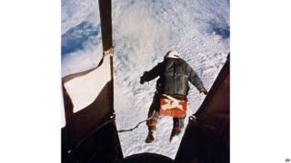 Joe Kittinger freefalling