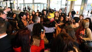 Justin Bieber mobbed by fans at London's Heathrow Airport