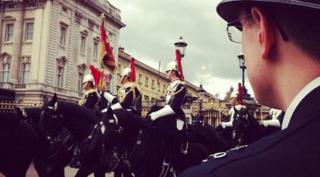Horses outside Buckingham Palace