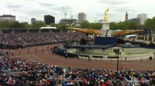 Crowds at Buckingham Palace