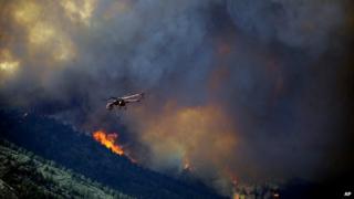 Helicopter tries to fight Colorado fires