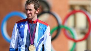 Bradley Wiggins with his gold medal