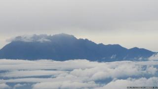 This picture of Mount Kinabula