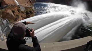 Water flow experiment at Glen Canyon Dam
