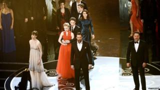 Cast of Les Miserable perform at the Oscars.