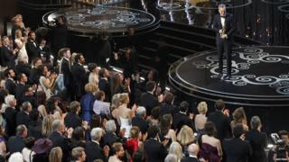 Daniel Day-Lewis makes his acceptance speech on stage.