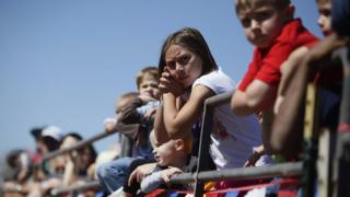 Children watching the ostrich race.