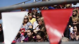 Crowd watching the ostrich race.