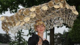 Metal circle design hat