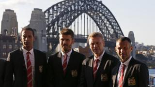 Manchester United's Rio Ferdinand, Michael Carrick, Ryan Giggs and manager David Moyes