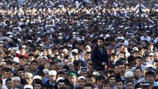 Thousands of Muslims praying in Moscow