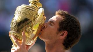 Andy Murray kissing Wimbledon trophy