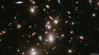 Hubble space telescope image of massive galaxy cluster