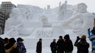 Snow sports sculpture