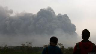 Mount Kelud ash cloud from a distance