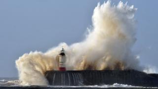 Waves hit Newhaven lighthouse