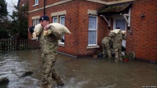 Soldiers deliver sand bags