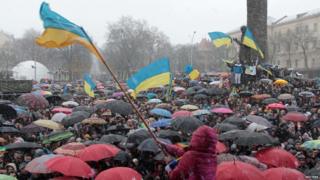 Protesters in the snow