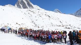 The start line of the Mount Everest Marathon.