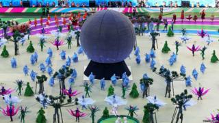 A globe in the centre of the arena