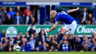 Everton's Steven Naismith scores his side's second goal during the Barclays Premier League match at Goodison Park