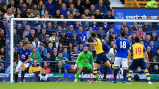 Arsenal's Olivier Giroud scores his side's second goal during the Barclays Premier League match at Goodison Park