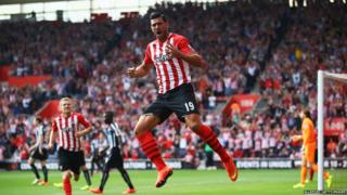 Graziano Pelle celebrates scoring his goal for Southampton
