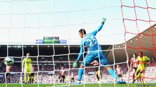 nacer chadli scoring against sunderland
