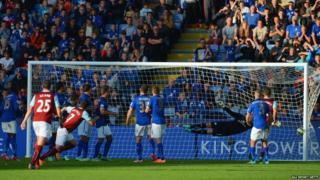 Ross Wallace scores