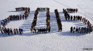 Students form "2015" standing on snow to welcome the upcoming New Year at Shenyang Agriculture University in Shenyang, Liaoning province, 31 December 2014.