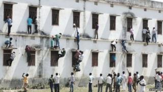 Parents and friends of students were photographed climbing school walls to pass on answers