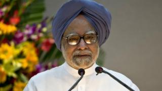 Indian PM Manmohan Singh is facing criticism for not attending the Commonwealth summit in Sri Lanka