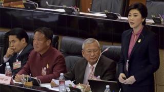 Ousted Thai prime minister Yingluck Shinawatra (R) speaks at the first hearing of impeachment proceedings by the military-stacked National Legislative Assembly (NLA) at the parliament in Bangkok on January 9, 2015.