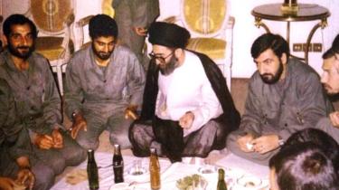 از راست: رحیم صفوی، محسن رضایی، علی ‌خامنه‌ای، قاسم سلیمانی و مهدی باکری