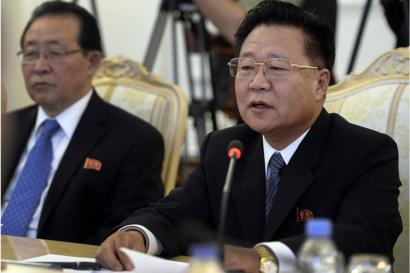El especial de Kim Jong-un, Choe Ryong-hae (der.), 20 de noviembre, 2014 en Moscú