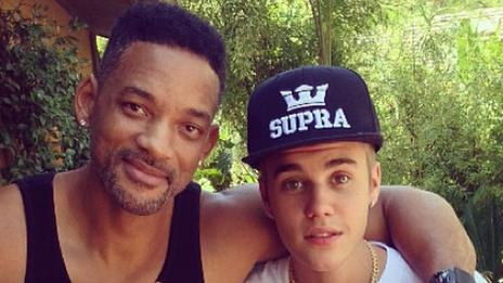 Justin Bieber posing with Will Smith