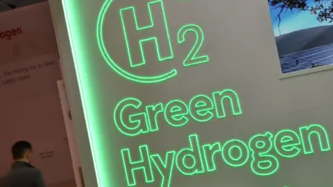 Neon sign saying green hydrogen