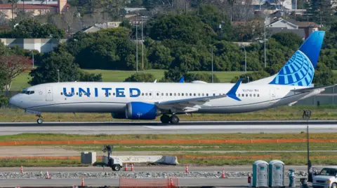 United Airlines Boeing 737-9 MAX takes off at Los Angeles International Airport.