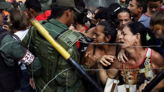 Hundreds arrested in Venezuela cash chaos, vigilantes protect shops